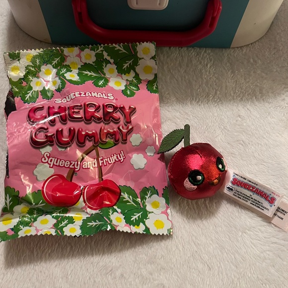 Squeezamals picnic pack  - Plush Sandwich with Bee, Apple & Cow - Picture 7 of 8